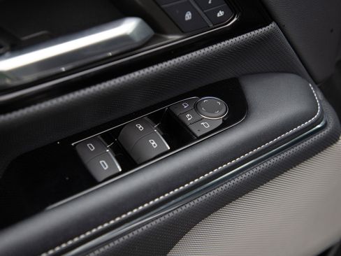 Used 2024 GMC Sierra EV Denali AWD/4WD image 18