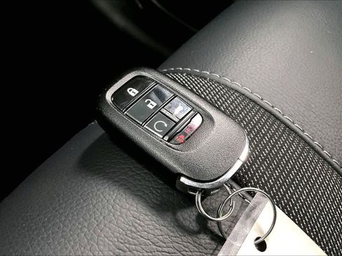 Used 2025 Honda Pilot Touring image 17