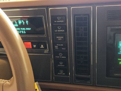 Used 1989 Buick Reatta Coupe FWD image 22