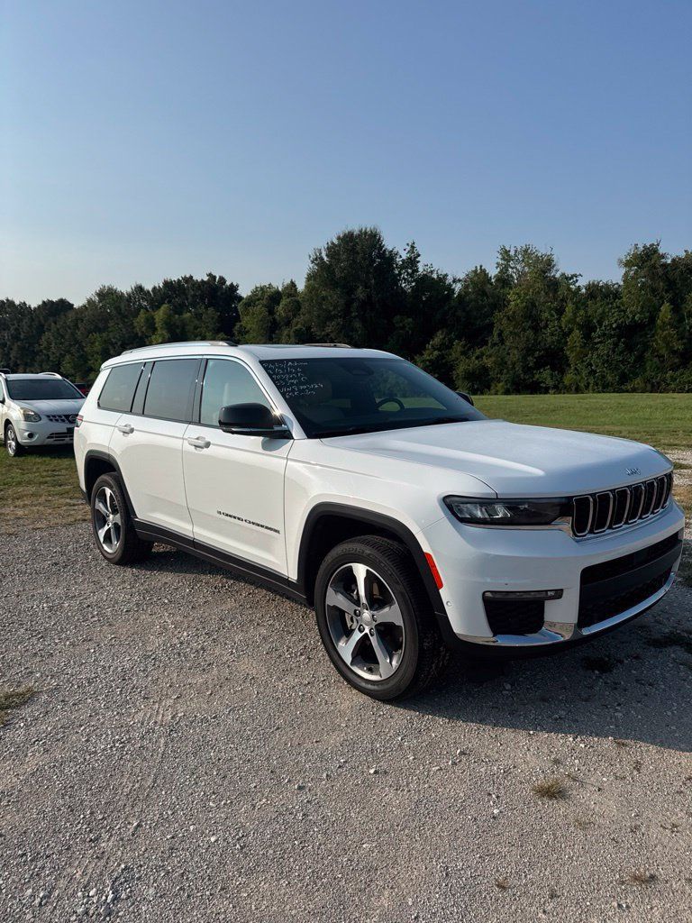 Used 2023 Jeep Grand Cherokee L Limited w/ Luxury Tech Group II AWD/4WD image 3