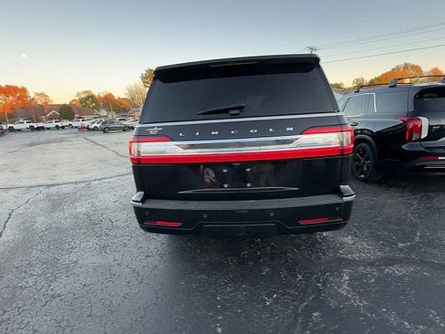 Used 2019 Lincoln Navigator Reserve image 3