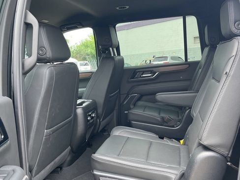 Used 2025 GMC Yukon XL Denali AWD/4WD image 5