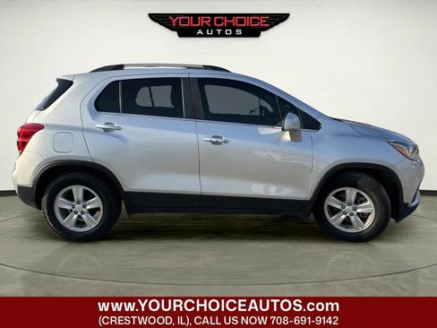 Used 2019 Chevrolet Trax LT w/ LT Convenience Package image 6
