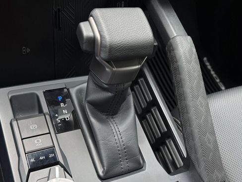 Used 2024 Toyota Tacoma Limited w/ Limited Package (LT) AWD/4WD image 19