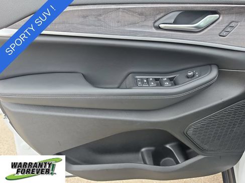 Used 2023 Jeep Grand Cherokee Limited w/ Black Appearance Package RWD image 17