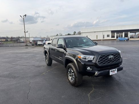 Used 2023 Toyota Tacoma TRD Off-Road w/ Technology Package image 3