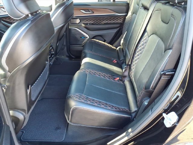 Used 2024 Jeep Grand Cherokee Summit w/ High Altitude Package AWD/4WD image 15