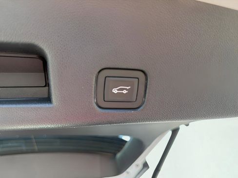 Used 2025 Chevrolet Traverse High Country FWD image 24