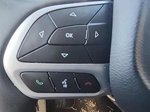 Used 2023 Chrysler Pacifica Touring-L image 10