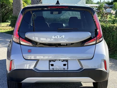 Used 2023 Kia Soul LX FWD image 5