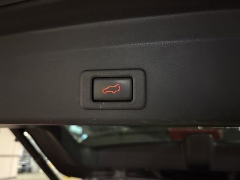 Used 2019 Subaru Ascent Touring w/ Popular Package #3 image 33