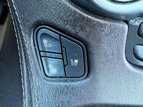 Used 2017 Chevrolet Suburban Premier image 24