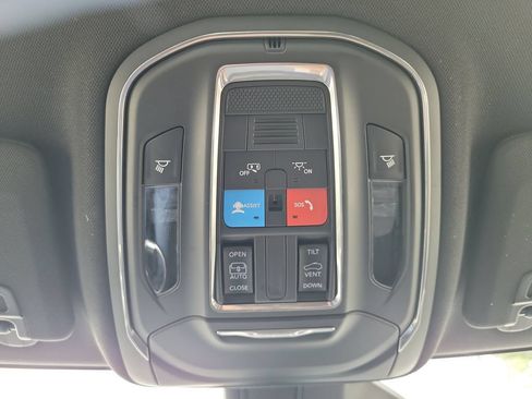 Used 2025 Jeep Grand Cherokee Laredo X RWD image 30