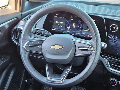 New 2026 Chevrolet Equinox EV LT image 11