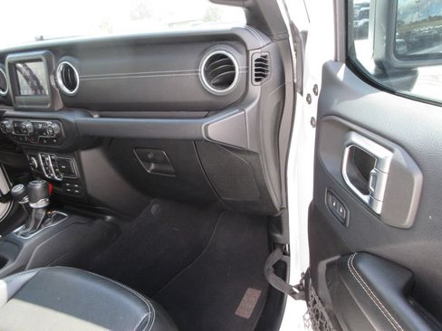 Used 2018 Jeep Wrangler Unlimited Sahara AWD/4WD image 19