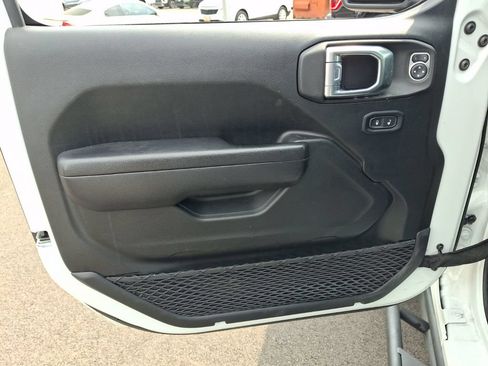 Used 2022 Jeep Wrangler Sport AWD/4WD image 19