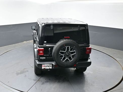 Used 2025 Jeep Wrangler Unlimited Sahara AWD/4WD image 45