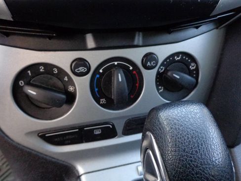 Used 2014 Ford Focus SE image 27