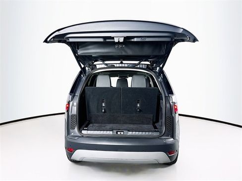 Used 2024 Land Rover Discovery S image 6