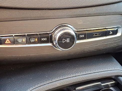 Used 2020 Volvo XC90 T6 Momentum image 19