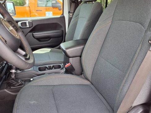 Used 2024 Jeep Wrangler Unlimited Sport AWD/4WD image 3