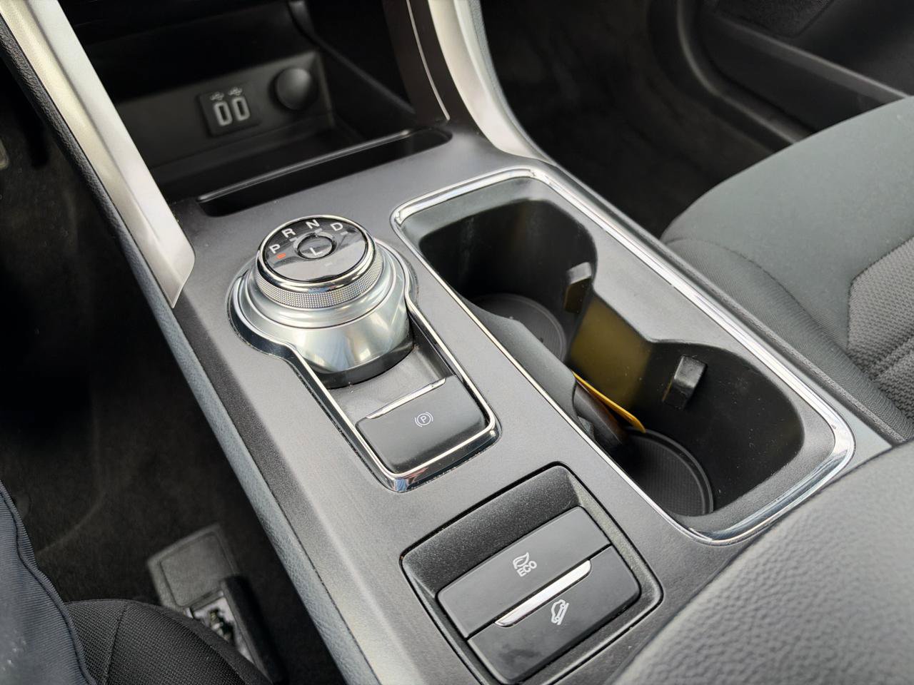 Used 2019 Ford Fusion SE FWD image 25