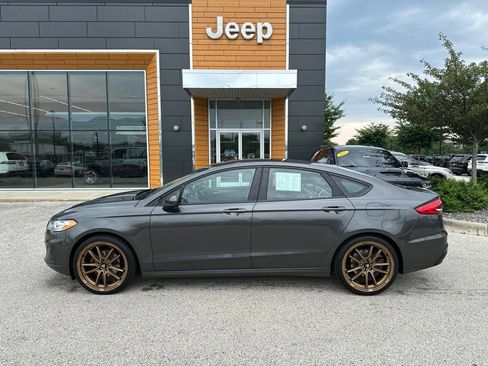 Used 2019 Ford Fusion SE FWD image 10