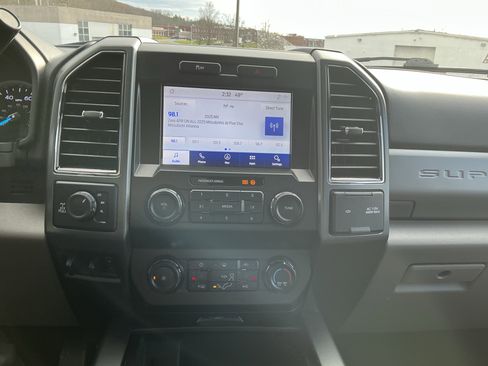 Used 2021 Ford F350 XLT w/ XLT Premium Package image 15