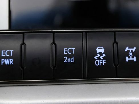 Used 2018 Toyota Land Cruiser AWD/4WD image 31