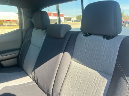 Used 2020 Toyota Tacoma TRD Sport image 17