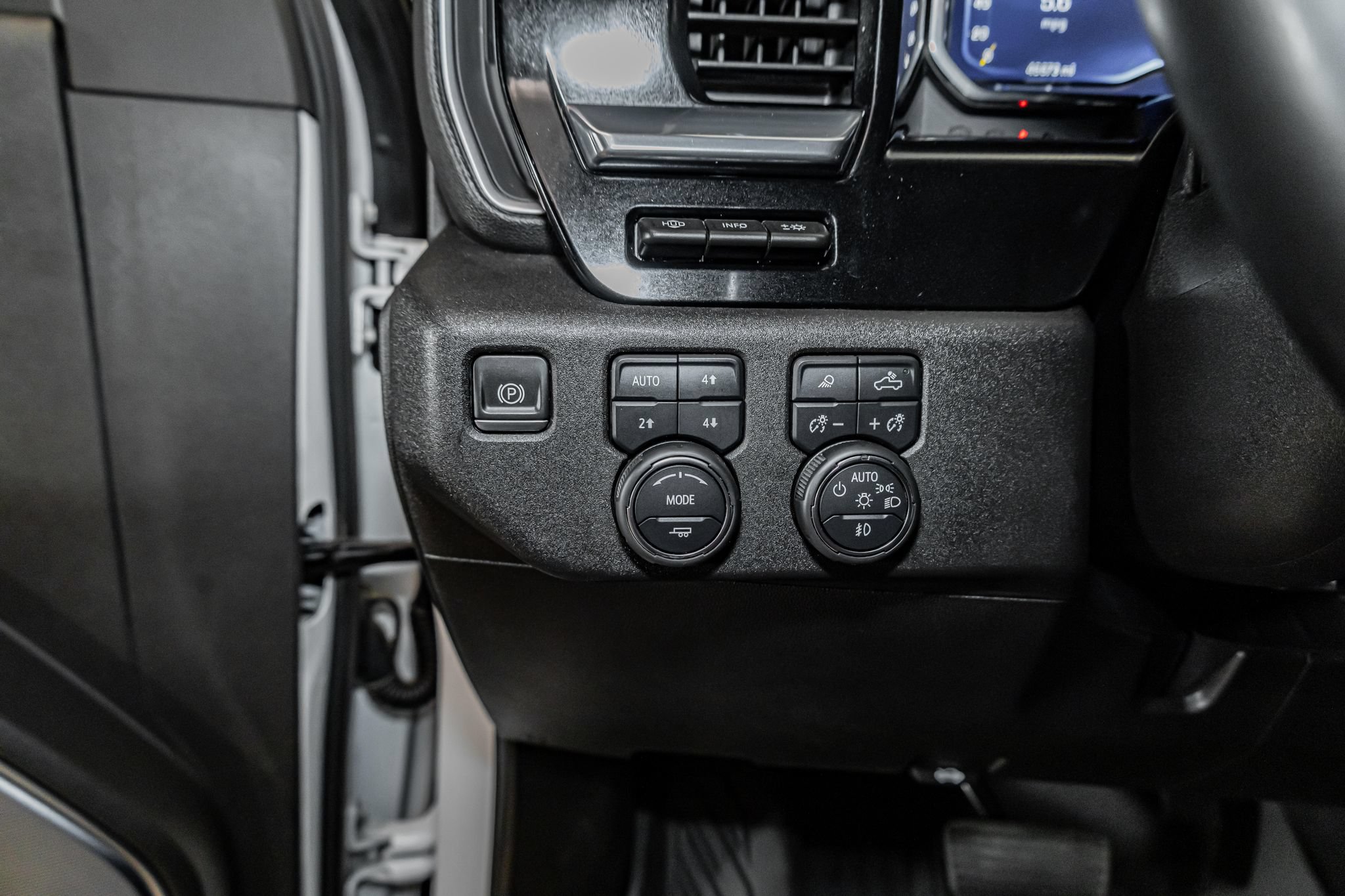 Used 2024 Chevrolet Silverado 2500 High Country w/ High Country Premium Package AWD/4WD image 21