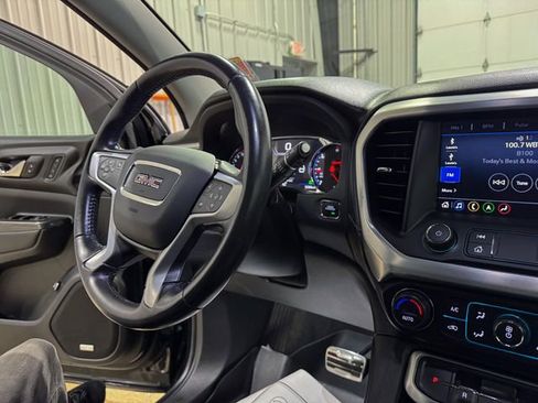 Used 2020 GMC Acadia SLT w/ Driver Alert Package II image 15