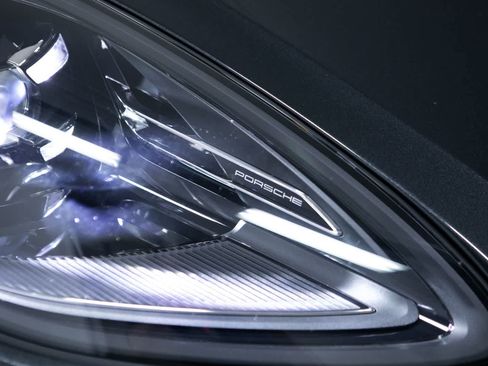 Certified 2026 Porsche Macan AWD/4WD image 16