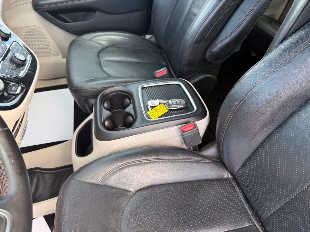 Used 2019 Chrysler Pacifica Touring-L Plus w/ Advanced Safetytec Group FWD image 31