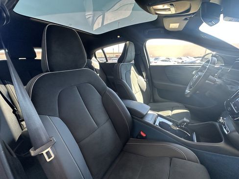 Used 2023 Volvo C40 P8 Recharge Ultimate image 37