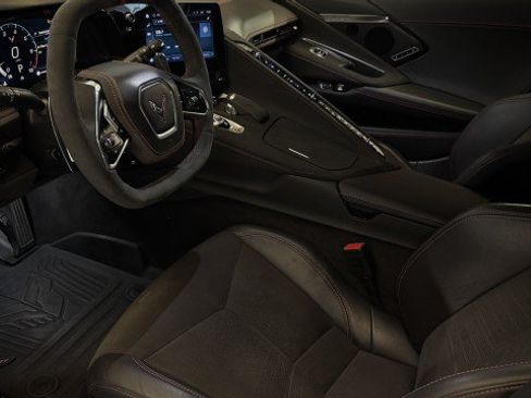 Used 2024 Chevrolet Corvette Stingray Premium Cpe w/ Z51 Performance Package RWD image 4