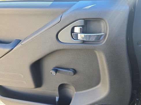 Used 2015 Nissan Frontier S image 30