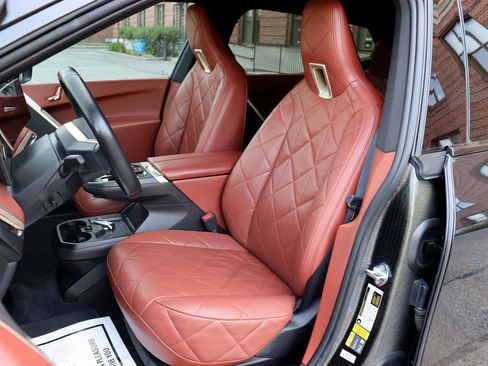 Used 2022 BMW iX xDrive50 w/ Premium Package AWD/4WD image 12