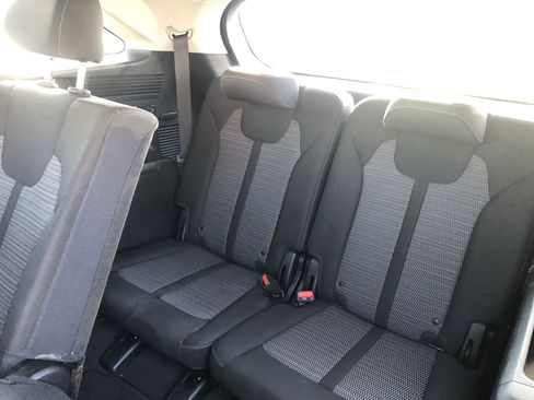 Used 2023 Kia Sorento LX image 11