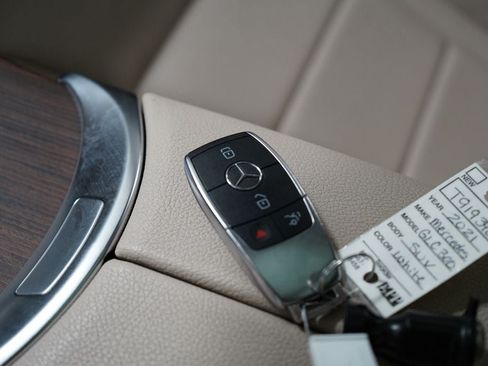 Used 2021 Mercedes-Benz GLC 300 4MATIC image 23