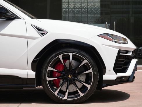 Used 2022 Lamborghini Urus AWD/4WD image 9