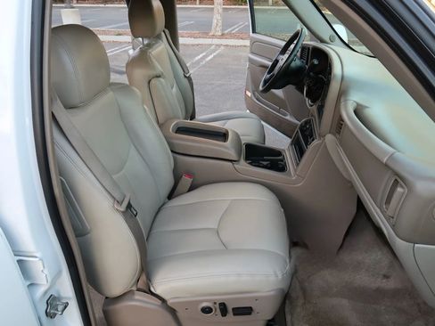 Used 2004 GMC Yukon XL SLT w/ Preferred Equipment Group image 23