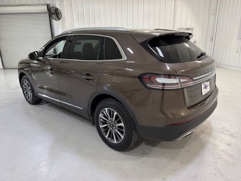 Used 2022 Lincoln Nautilus FWD w/ Premium Package image 3