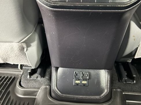 Used 2021 Toyota Highlander XLE AWD/4WD image 18