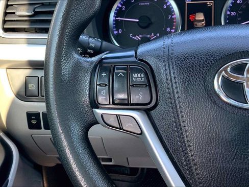Used 2019 Toyota Highlander LE FWD image 22
