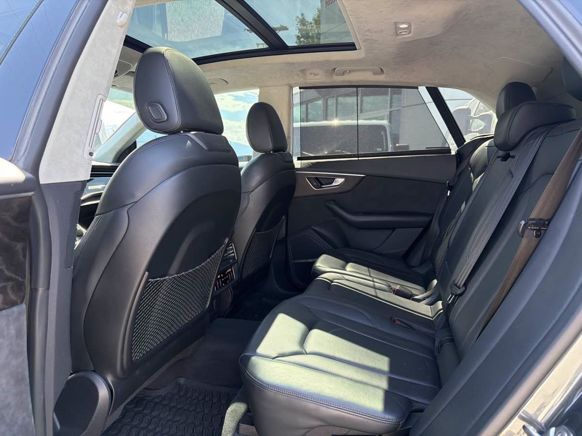 Used 2019 Audi Q8 Prestige w/ Luxury Package AWD/4WD image 12