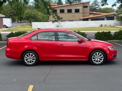 Used 2012 Volkswagen Jetta SE FWD image 3