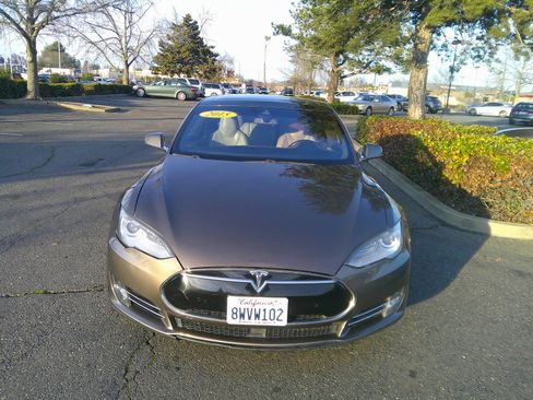 Used 2015 Tesla Model S 85 RWD image 1