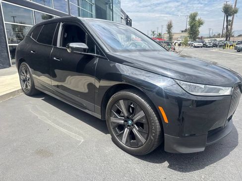 Used 2024 BMW iX xDrive50 w/ Premium Package AWD/4WD image 9