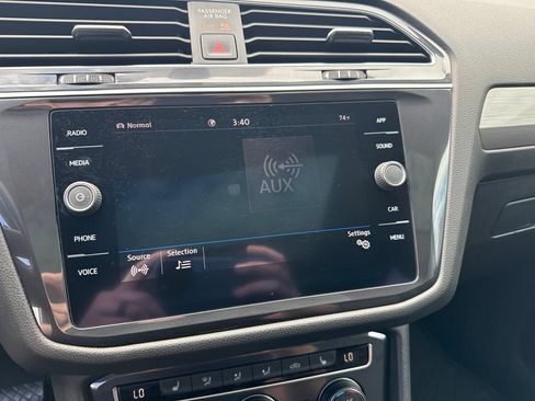 Used 2020 Volkswagen Tiguan SE AWD/4WD image 19